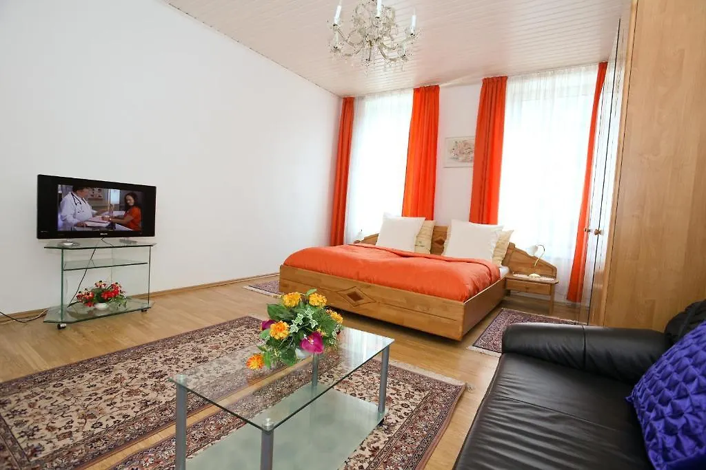 Classic Apartment I Close To Main Station I 10 Minutes To Belvedere  Vienna