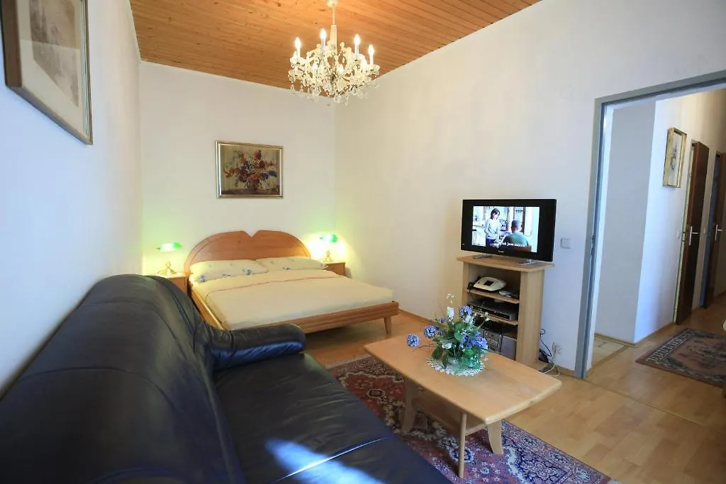 Classic Apartment I Close To Main Station I 10 Minutes To Belvedere Vienna