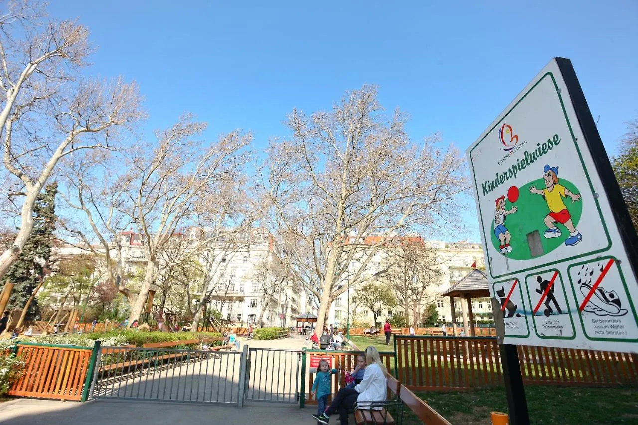 Classic Apartment I Close To Main Station I 10 Minutes To Belvedere  Vienna