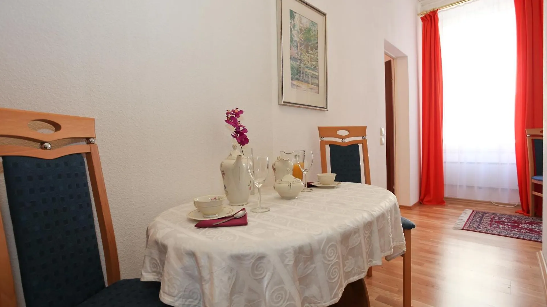 Mozart Apartments Vienna 0*,